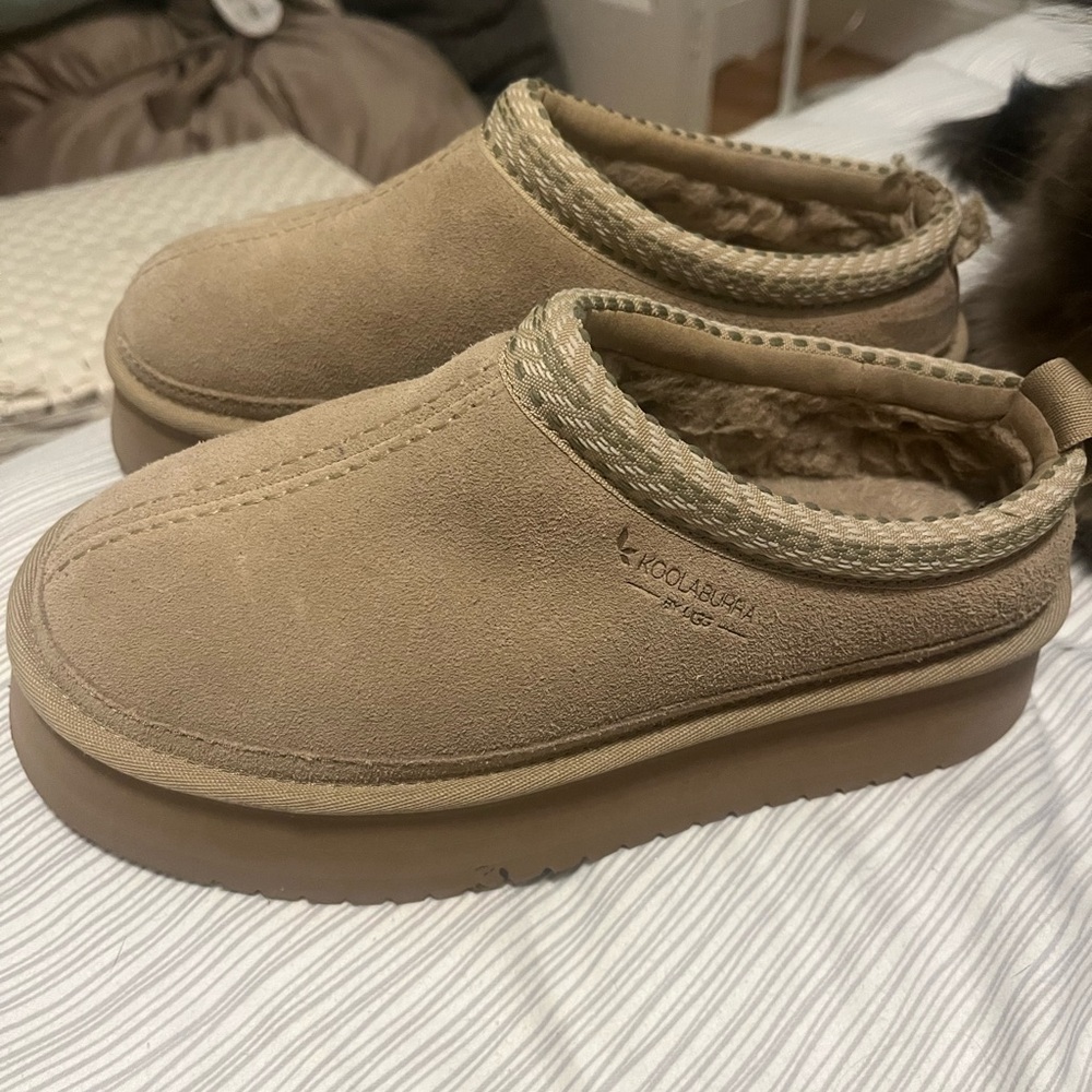 Koolaburra Tan Suede platform uggs